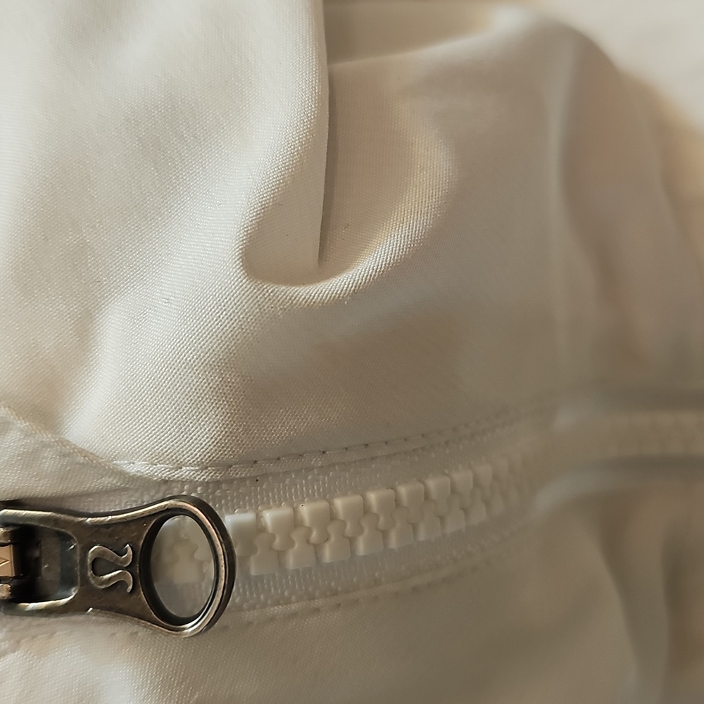 400. Lululemon Athletica Lightweight Jacket - Picture 2 of 11